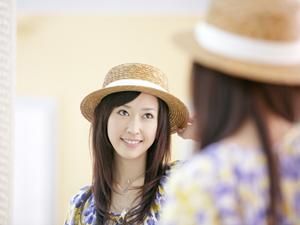 女性らしいロングトレンチコートとは